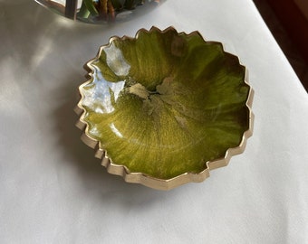 Elegant Geode Resin Trinket/Ring Dish in a Rich Green and Metallic Gold Edged in a Gold Leafing