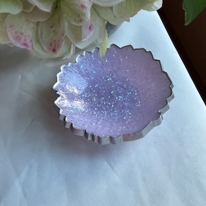 Elegant Geode Resin Trinket/Ring Dish in Lilac with Iridescent Sparkle Edged in a Silver Leafing