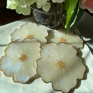 Iridescent Opalescent Floral Resin Coasters 4 in Muted Pastel Colors Accented with Gold Leaf Flakes Edged in Gold Leafing immagine 2