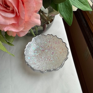 Elegant Geode Resin Trinket/Ring Dish in a Glistening White with Iridescent Sparkle Edged in a Silver Leafing