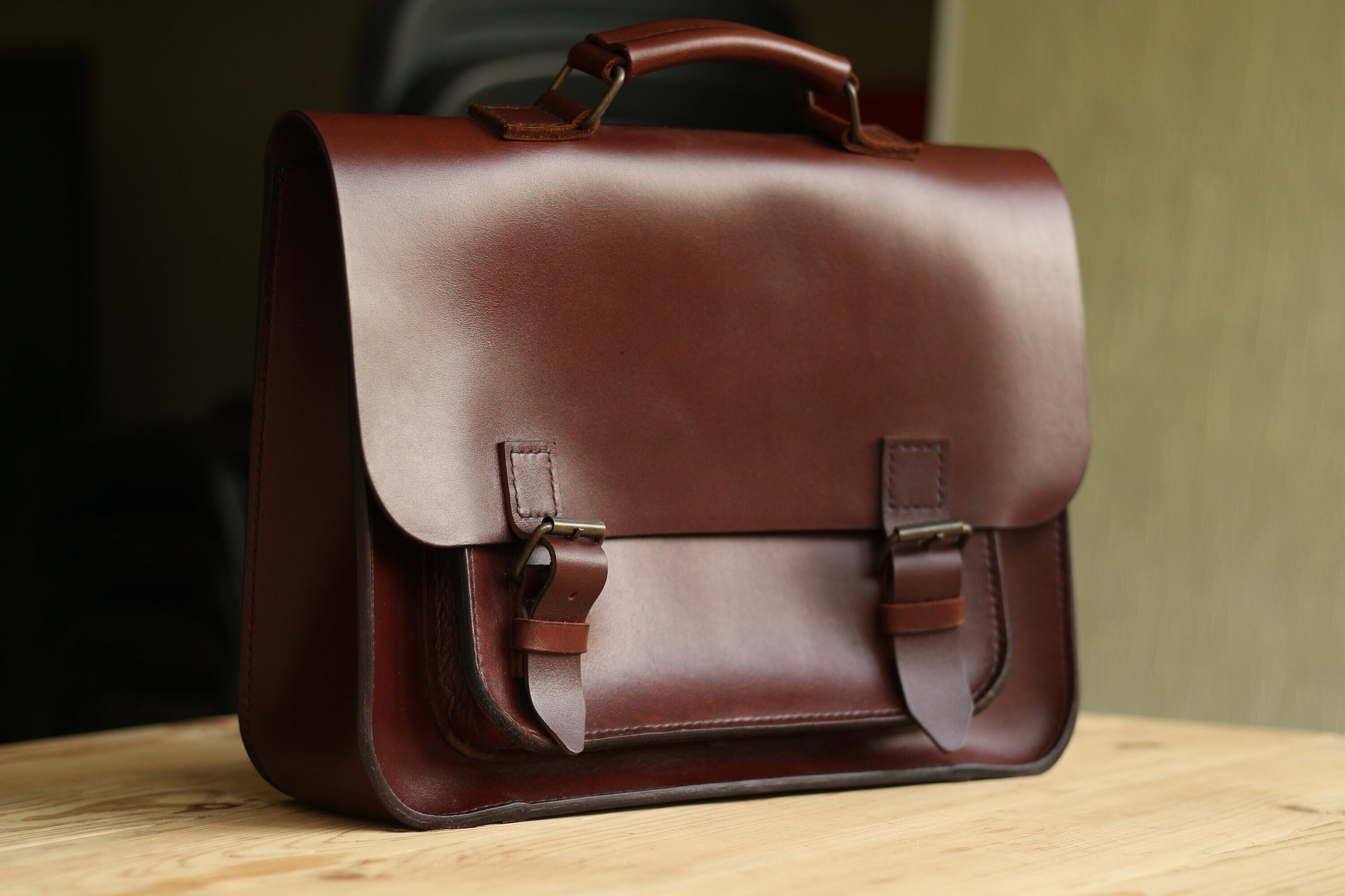 Handmade Men Leather Briefcase, Vegetable Tanned Leather Shoulder Bag –  ROCKCOWLEATHERSTUDIO