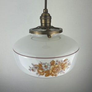 Vintage 60's-70's Schoolhouse Opal/Milk Glass con patrón floral pintado 8 1/2"