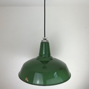 PINNKL Pendant Light Fixtures, Hollow Geometric Lampshade, Industrial  Hanging Pendant Lighting for Dining Room Bedroom, Metal Cage Pendant  Ceiling Lamp, 1Pack, Warm Light (Color : Green) : : Lighting