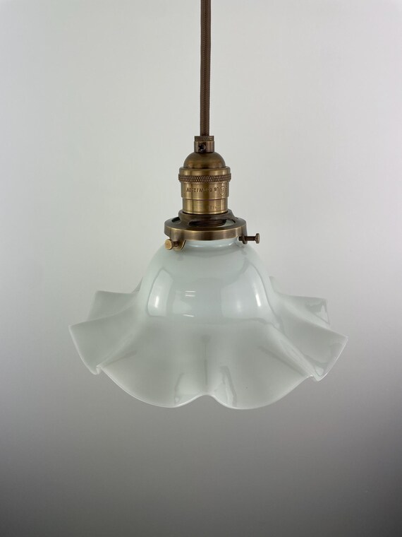 20s フランス アンティーク 希少なクランベリーガラスの螺旋模様アトリエランプ 20s フランス アンティーク 希少なクランベリーガラスの螺旋模様