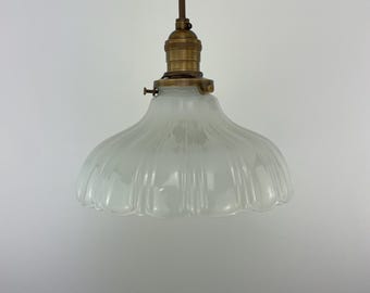 アンティークのオフホワイト半透明ミルクガラス8 3/4インチシェードが