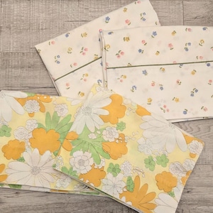 Vintage Pillowcases-MOD-Vintage Bedding-Floral Pillowcase-Retro Bedding-Mid Century Linen-Flower Pillowcase