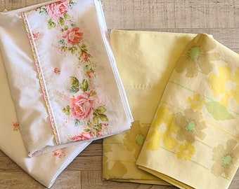 Vintage Standard Pillowcases-Vintage Bedding-Floral Pillowcase-Retro Bedding-Mid Century Linen-Flower Pillowcase-Flower Power-MCM