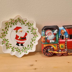 1980&#39;s Vintage Christmas Plastic Serving Tray & Cookie Tin-Christmas Decor-Santa-Retro Christmas