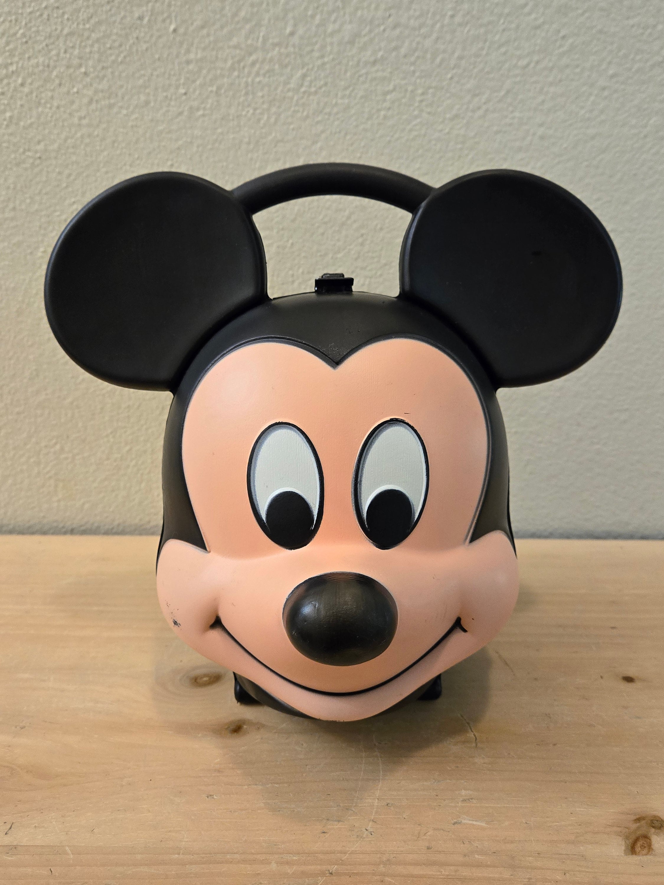 ミッキーマウス　ランチボックス　ヴィンテージ ミッキーマウス 顔のカタチのランチボックス 水筒付 右耳シール