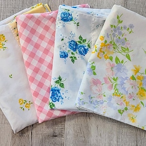 Vintage Pillowcases-Vintage Bedding-Floral Pillowcase-Retro Bedding-Mid Century Linen-Flower Pillowcase-Standard Pillowcase