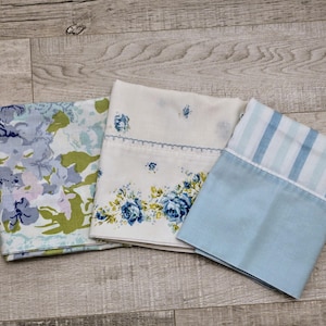 Vintage Blue Floral Pillowcases-MOD Flowers-Vintage Bedding-Floral Pillowcase-Retro Bedding-Mid Century Linen-Flower Pillowcase