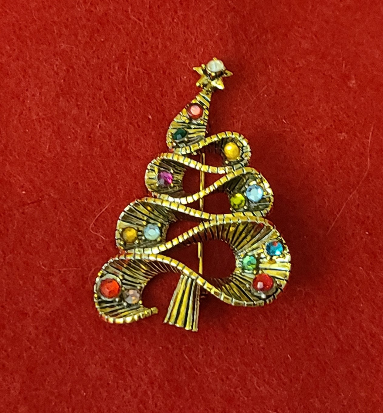 Christmas Cat Brooch Pearl Holly Bow Enamel Vintage Gold
