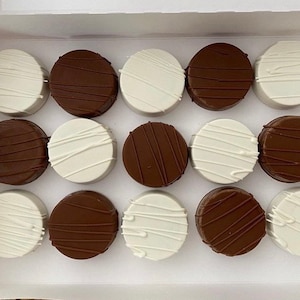 Chocolate Covered Oreos/ A Dozen