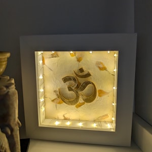 Cornice luminosa Om. Regalo per Raksha Bandhan, Diwali, festa della mamma o per la tua casa.