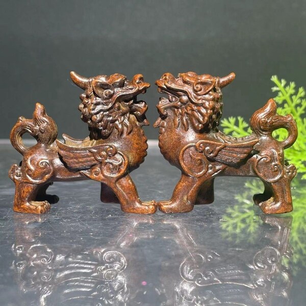 Une paire de statues Qilin sculptées en bronze, animal de compagnie de thé, collection antique, décoration de la maison