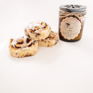 Gooey Cinnamon Buns scented soy candle