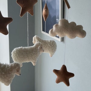 Sheep baby mobile, boho crib mobile, cot mobile, hanging mobile, stars crib mobile, sheep nursery decor, baby shower gift, neutral mobile zdjęcie 3