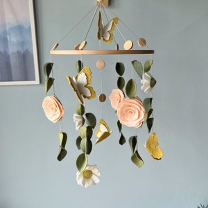 Flowers baby mobile, Butterfly crib mobile, green floral baby mobile, hanging felt mobile, cot mobile for baby girl, flowers nursery decor