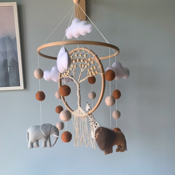 Baby mobile Safari, neutral Africa animals giraffe lion and elephant, Safari nursery decor, Africa crib mobile, safari nursery mobile