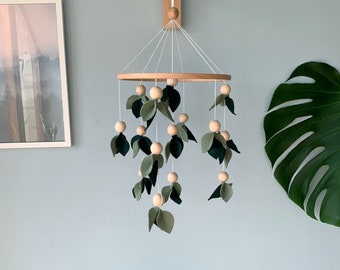 Forest baby mobile, leaf crib mobile, green floral baby mobile, hanging mobile, wooden crib mobile, green mobile