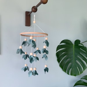 Forest baby mobile, leaf crib mobile, green floral baby mobile, hanging mobile, wooden crib mobile, green mobile