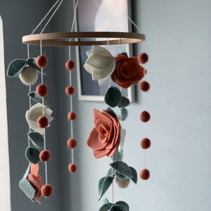 Flowers baby mobile, leaf crib mobile, green floral baby mobile, hanging felt mobile, cot mobile for baby girl, flowers nursery decor
