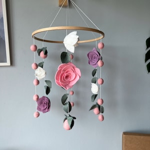 Flowers baby mobile, leaf crib mobile, green floral baby mobile, hanging felt mobile, cot mobile for baby girl, flowers nursery decor
