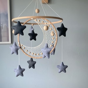 Móvil de cuna de luna y estrellas, Móvil de macramé para bebé, Móvil neutro para bebé, Móvil espacial para bebé, Móvil de estrellas, Móvil de fieltro para cuna, Móvil para guardería