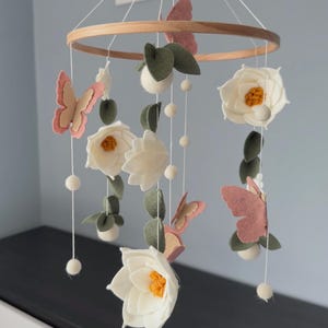 Flowers baby mobile, Butterfly crib mobile, green floral baby mobile, hanging felt mobile, cot mobile for baby girl, flowers nursery decor