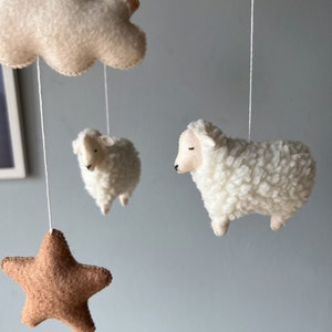 Sheep baby mobile, boho crib mobile, cot mobile, hanging mobile, stars crib mobile, sheep nursery decor, baby shower gift, neutral mobile zdjęcie 7