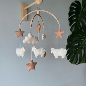 Sheep baby mobile, boho crib mobile, cot mobile, hanging mobile, stars crib mobile, sheep nursery decor, baby shower gift, neutral mobile zdjęcie 5