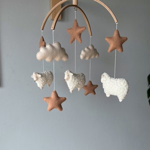 Sheep baby mobile, boho crib mobile, cot mobile, hanging mobile, stars crib mobile, sheep nursery decor, baby shower gift, neutral mobile zdjęcie 8