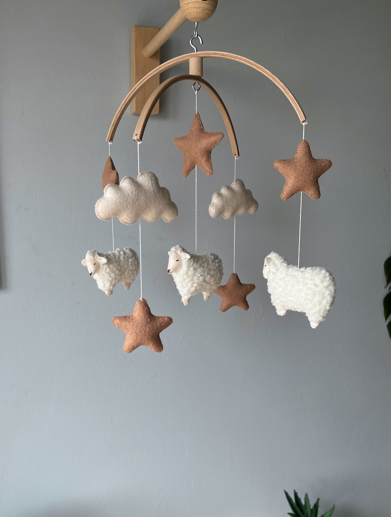 Sheep baby mobile, boho crib mobile, cot mobile, hanging mobile, stars crib mobile, sheep nursery decor, baby shower gift, neutral mobile zdjęcie 8