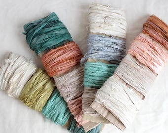 gerecyclede sari zijden lint bundel ruwe rand lintverpakking rommel dagboek verfraaiing borduurlint textiel collagevezel boho ambachtelijke afwerking