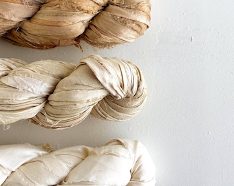 madeja de cinta de seda de sari, hilo textil reciclado con borde sin rematar para bordado, diarios de recortes, fabricación de joyas y arte de técnica mixta.