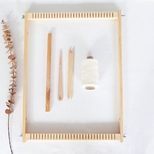 Frame Loom, removable & Eco-friendly, made with recycled wood, ideal for beginners. Medium size.