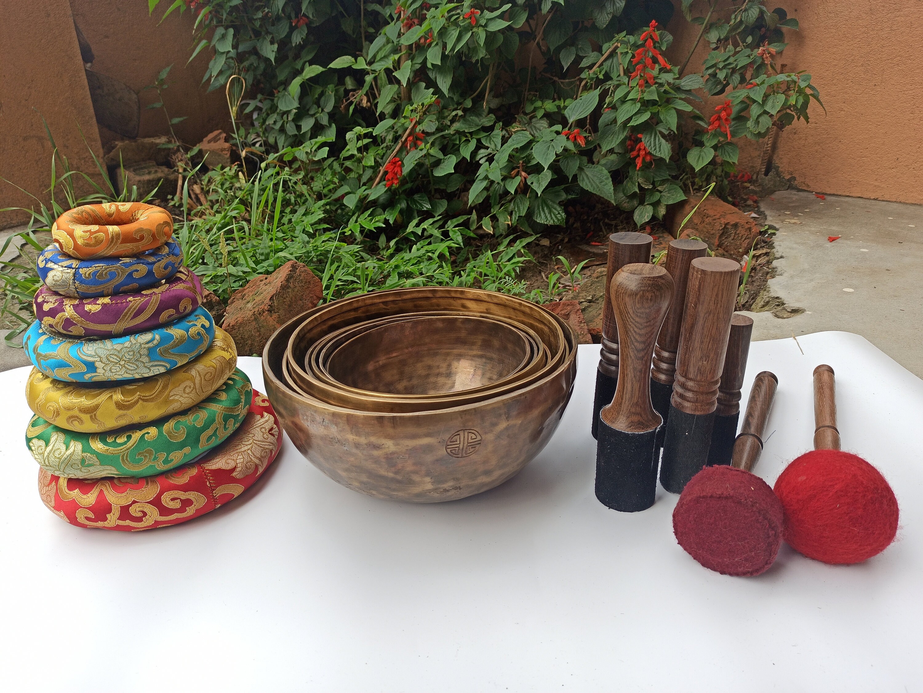 プロ仕様のフルムーンシンギングボウル 7音セット：チャクラバランス