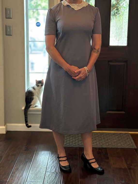 Vintage Gray Dress with Lace Collar (handmade?) - image 5