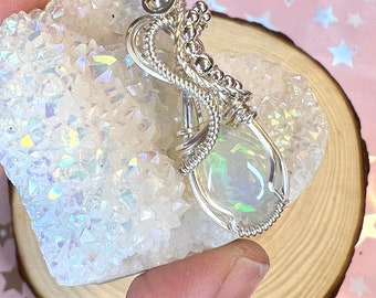 Sterling Wire Wrapped Opal Anhänger