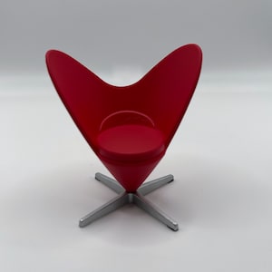 1:24 Scale Miniature Red Heart Chair, Tiny Dollhouse Furniture, Capsule Toy Miniature, Doll Furniture, Living Room, Mid Century Modern