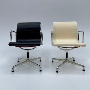 1:12 Mini Computer Stuhl - Puppenhaus Möbel - Mid Century Modern Miniatur Design - Weiß und Schwarz
