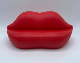 1:12 Scale Miniature Lips Sofa - Mid Century Modern Dollhouse Furniture - MCM Kiss Couch Design - 7" Designer Dollhouse Sofa