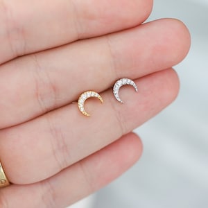 Boucles d'oreilles diamant croissant de lune, boucles d'oreilles délicates en or 18 carats, boucles d'oreilles en argent sterling, cartilage, tragus, boucles d'oreilles demi-lune, hypoallergénique