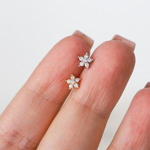 18k Gold Flower Studs, 925 Sterling Silver Star Studs, 5 Petal Flower Studs, Cartilage Stud, Tragus Stud.