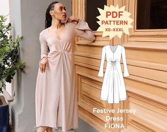 Könnte beinhalten: Ein beiges Kleid mit langen Ärmeln, V-Ausschnitt und gerafftem Taillendetail. Das Bild enthält eine weiße Strichzeichnung des Schnittmusters mit der Aufschrift PDF PATTERN XS-XXXL sowie den Text Festive Jersey Dress FIONA in Weiß.