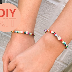 DIY Kit Friendship Bracelets with Letter Beads | Craft Box, Crafting, Diy Box | Video Tutorial German English Birthday Gift Best Friends