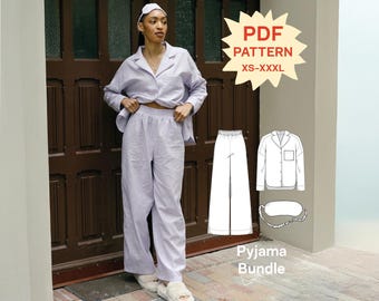 Puede incluir: Un conjunto de pijama a rayas de color morado claro y blanco que consta de una camisa con cuello y botones, pantalones anchos y un antifaz. La imagen incluye una etiqueta de patrón PDF para tallas XS-XXXL y un dibujo técnico.