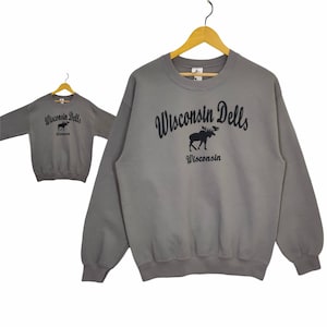 Y2K Wisconsin Dells Crewneck Sweatshirt Medium Vintage Gildan Sweater Jumper Pullover Animal Print Unisex Size M