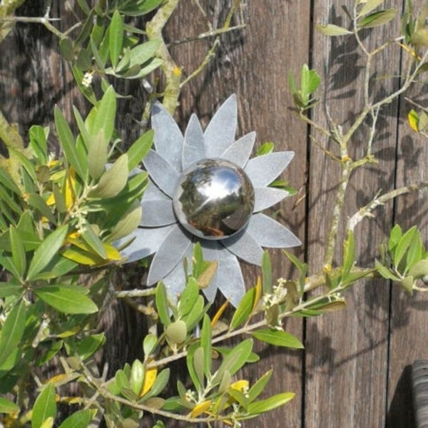 Shabby Chic Flower Ilse avec boule en acier inoxydable, grandes feuilles (petit format) Rust Flower Metal Flower Gartedeko Rust