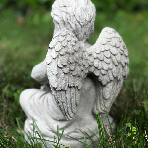 Cherub figure Angel puppy Praying figurine Zen garden Garden buy statue Stone memorial Backyard decor Wings Decoration Outdoor sculpture